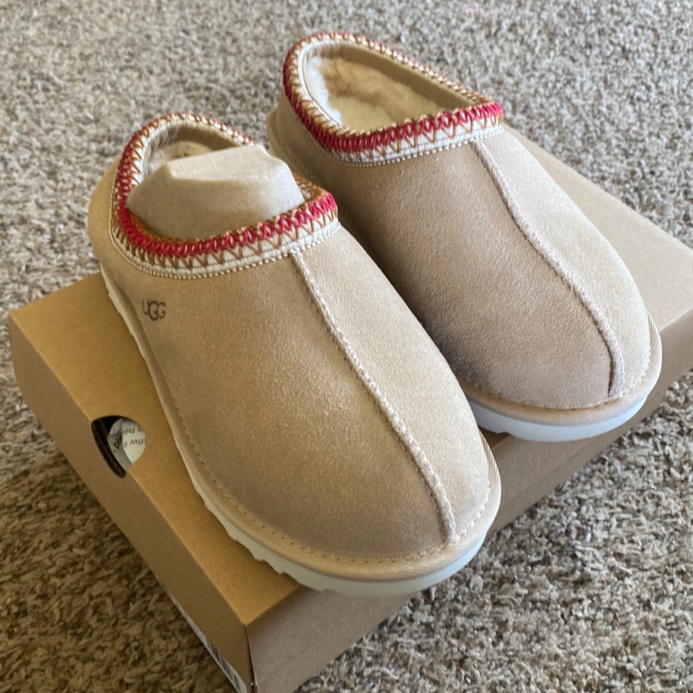 SOLD UGG Tasman sand dark cherry slippers - Picture 1 of 5